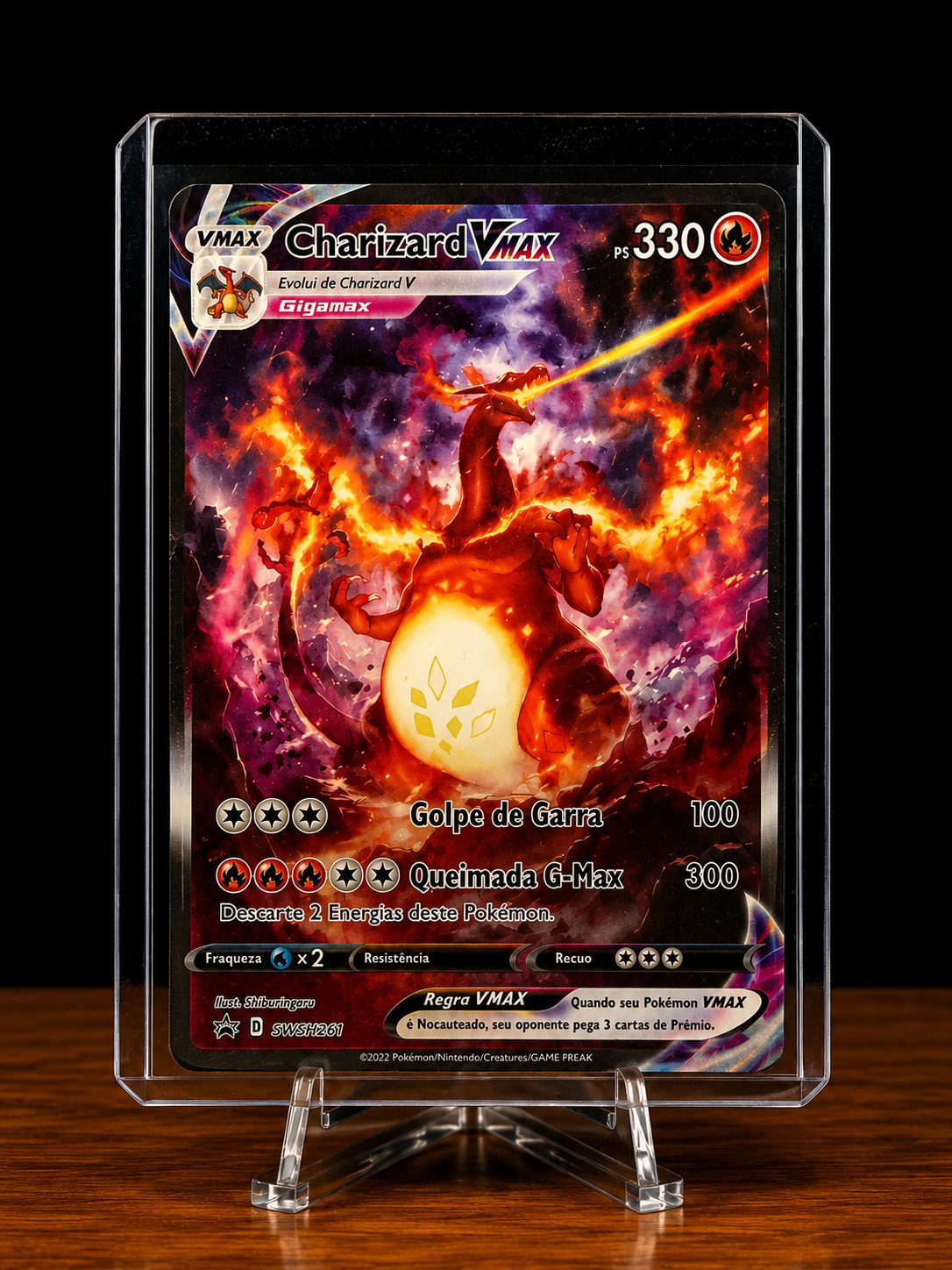 Frente da carta Charizard VMAX