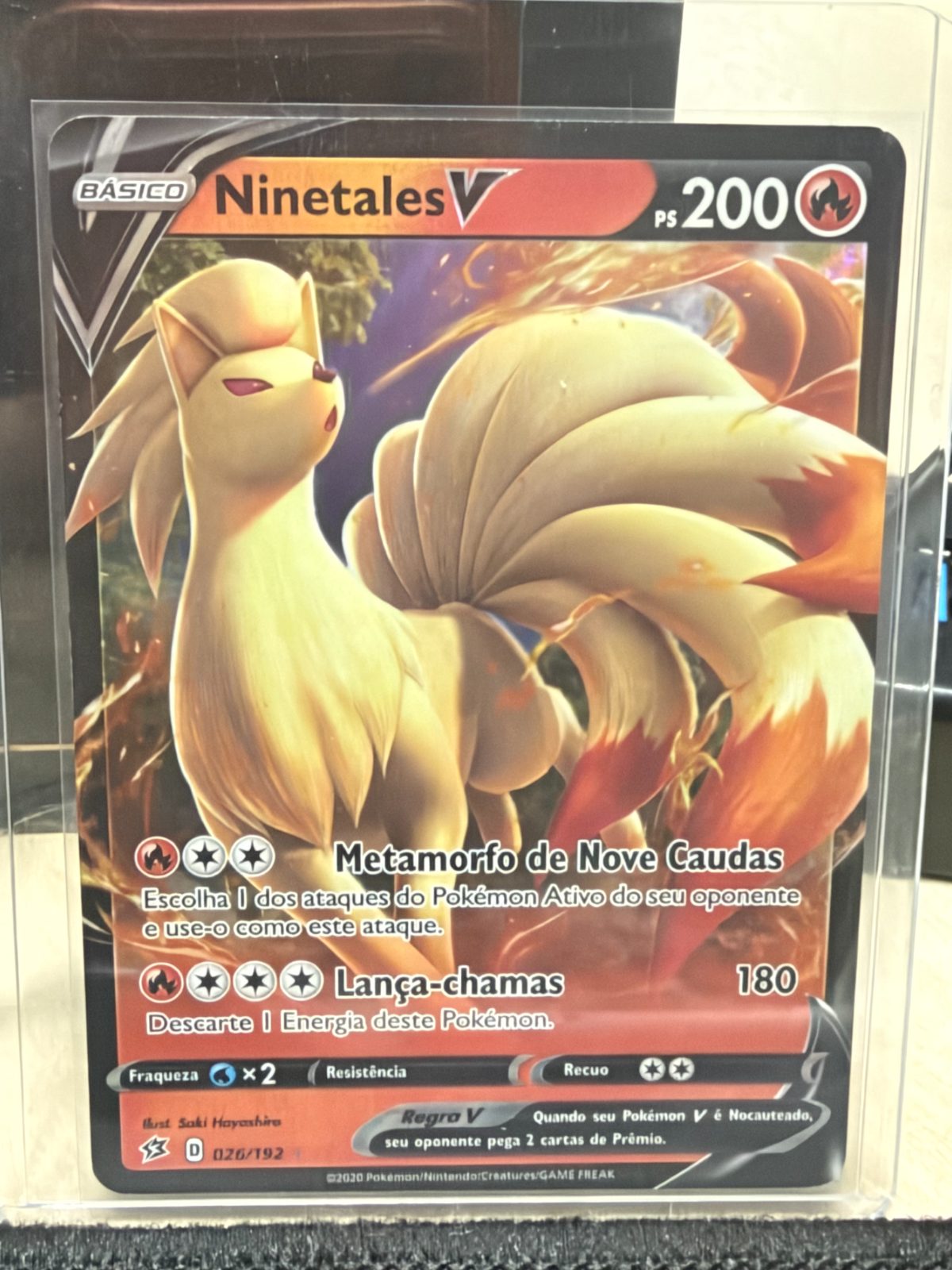 Frente da carta Ninetales V