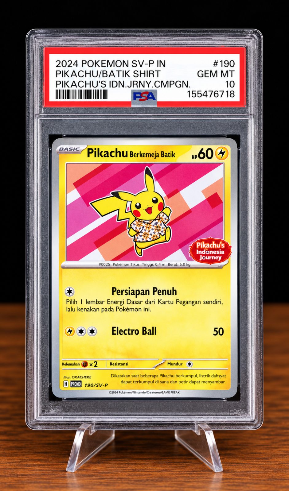 Frente da carta Pikachu Berkemeja Batik