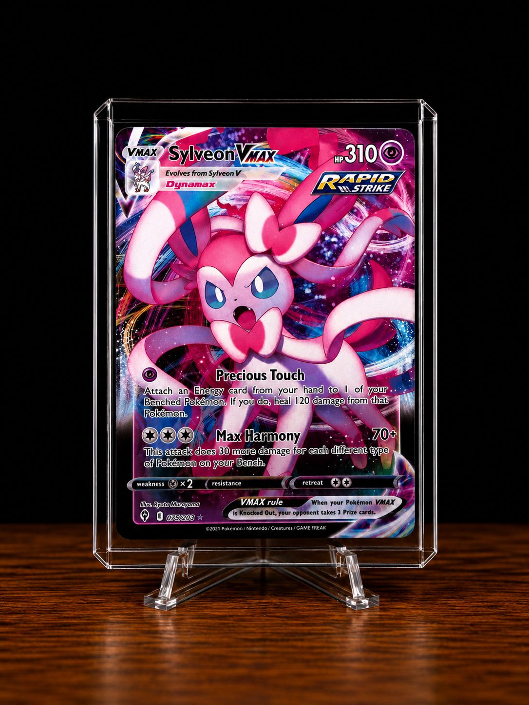 Frente da carta Sylveon VMAX