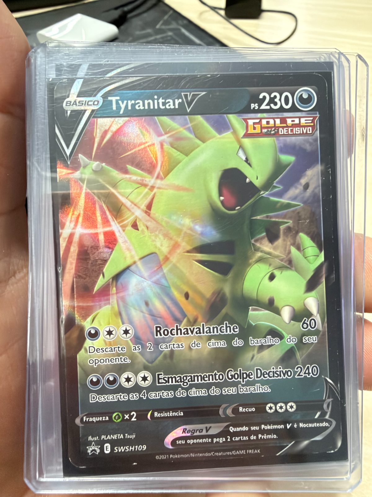 Frente da carta Tyranitar V